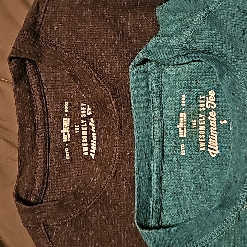 Urban Pipeline long sleeved soft tees lot